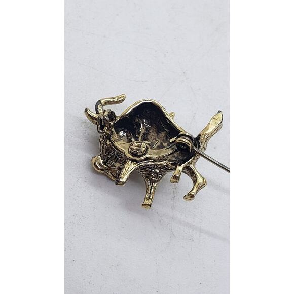 Vintage Bull Brooch Pin Gold Tone Green Rhinestone Eyes Signed E Figurine - Picture 4 of 7